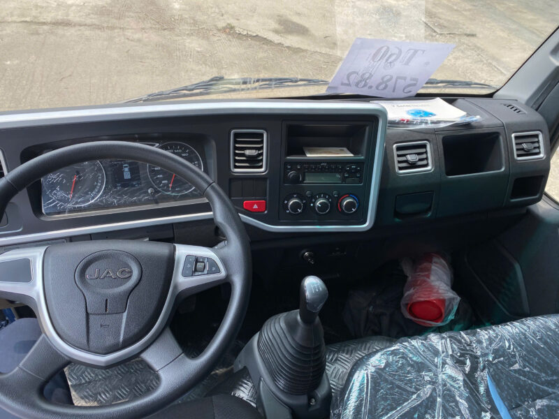 JAC H250E5 Thùng Bạt 3.8m, 2.5 Tấn | Trả Góp 75%