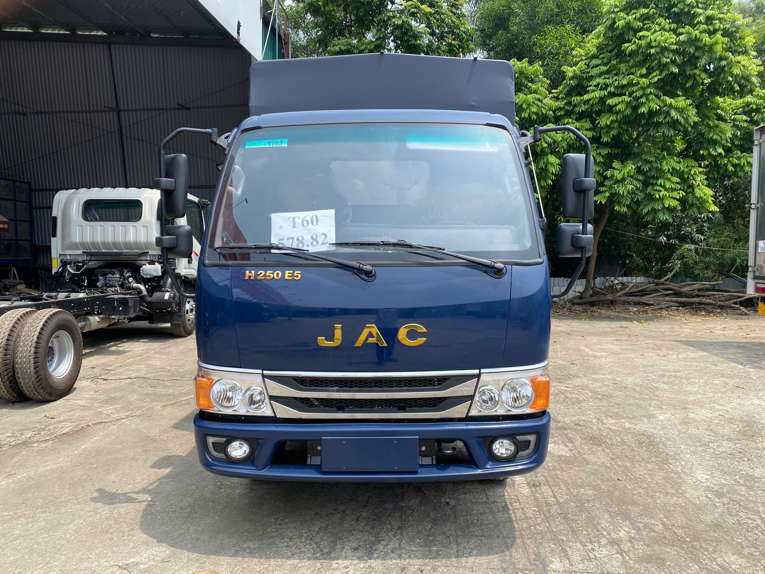 Ngoại thất Jac H250 E5