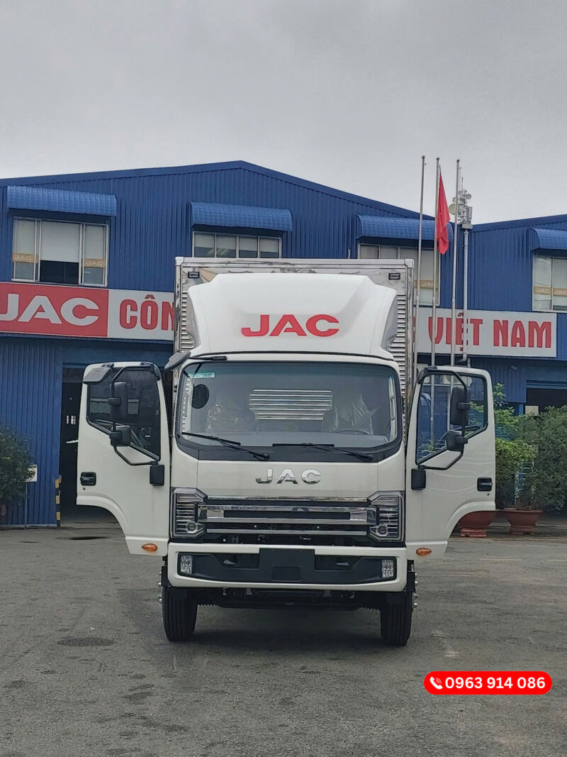 JAC N800 PLUS E5 Thùng Kín 7.6m, 8 Tấn, Động Cơ Cummins