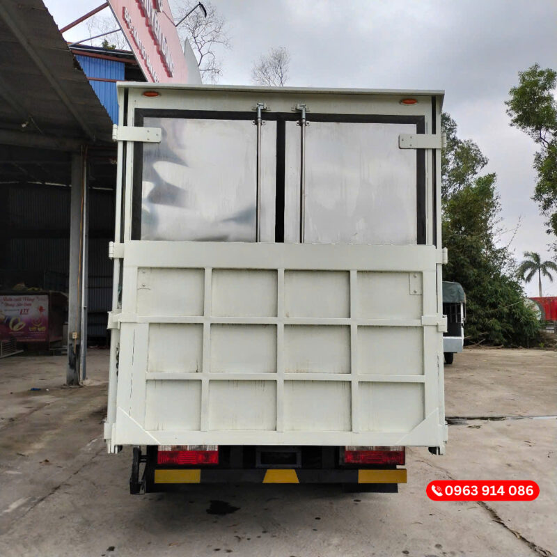 JAC N200S E5 Thùng Kín 1.9 Tấn Gắn Bửng Nâng Hạ