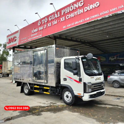 JAC N200S E5 Thùng Kín 1.9 Tấn Gắn Bửng Nâng Hạ