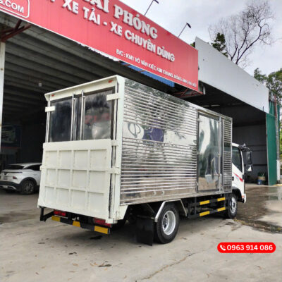 JAC N200S E5 Thùng Kín 1.9 Tấn Gắn Bửng Nâng Hạ