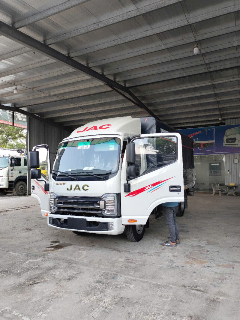 JAC N350S Pro E5 3.5 Tấn, Thùng Bạt 4.5m, Động Cơ Cummins