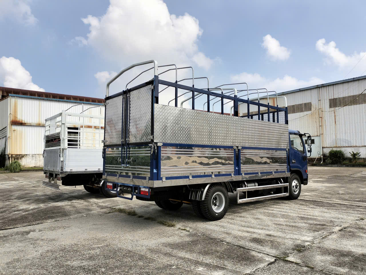 xe tải đồng vàng ns700 thùng bạt